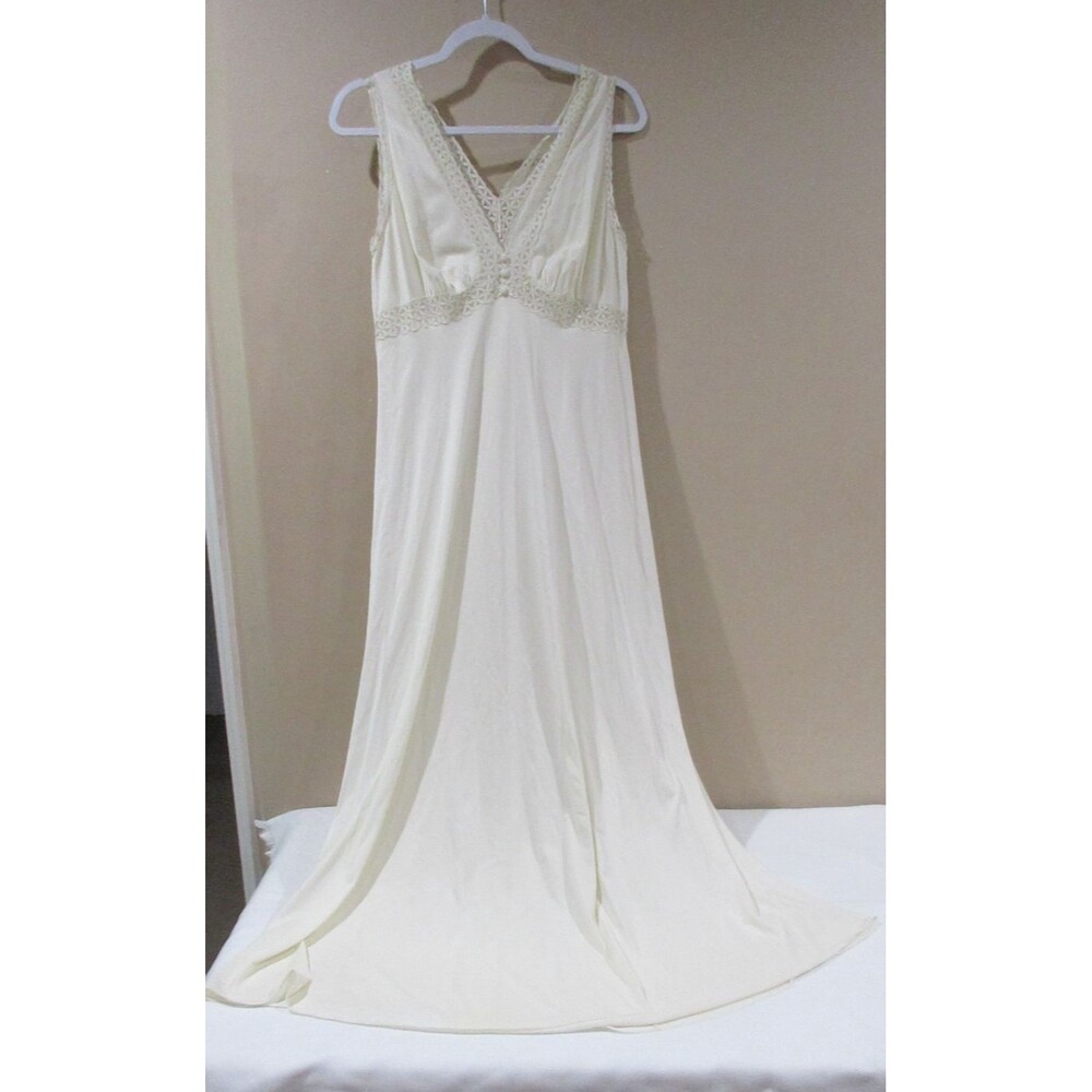 Vtg. Vanity Fair Silky Nightgown Women 34 (M) Ivory Long Lace Trim Bodice V-Neck